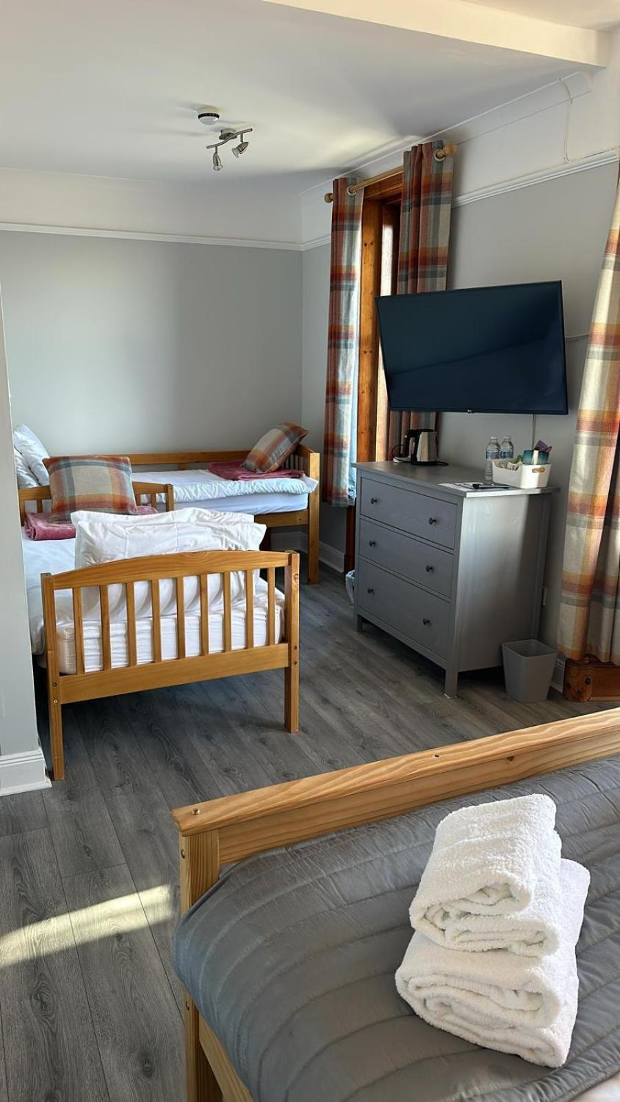 Отель The Cairns Leven Leven  Экстерьер фото