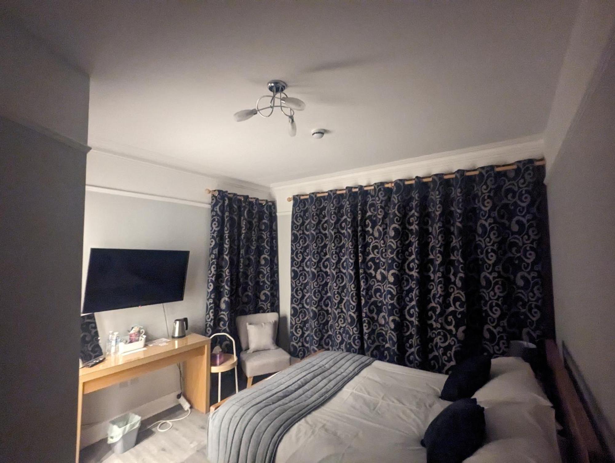 Отель The Cairns Leven Leven  Номер фото