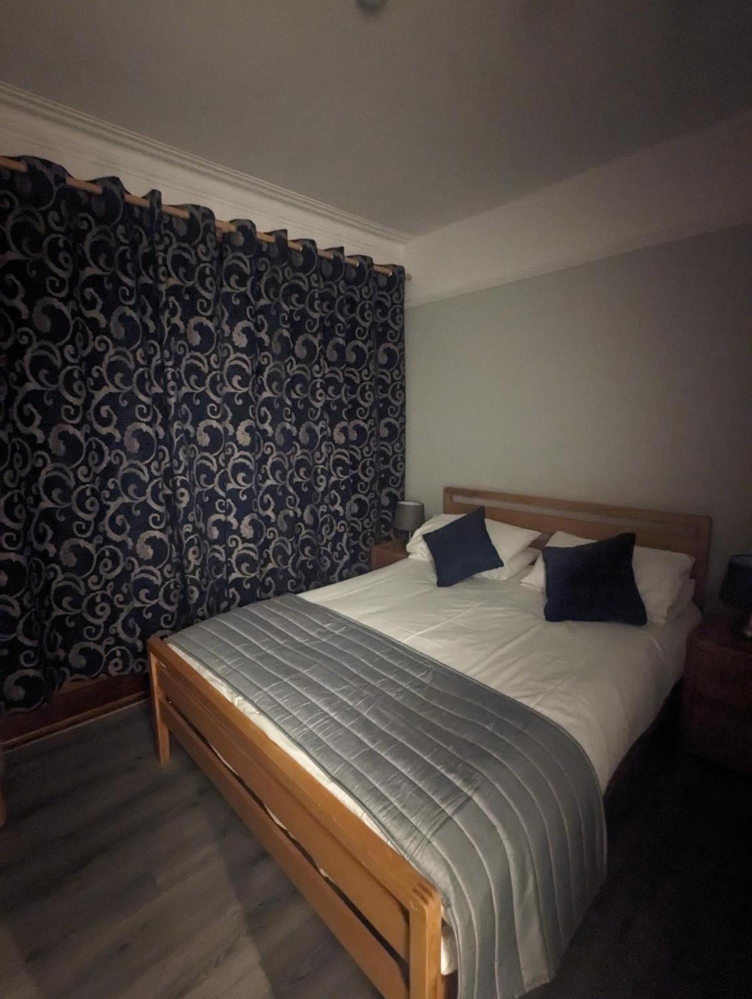 Отель The Cairns Leven Leven  Номер фото