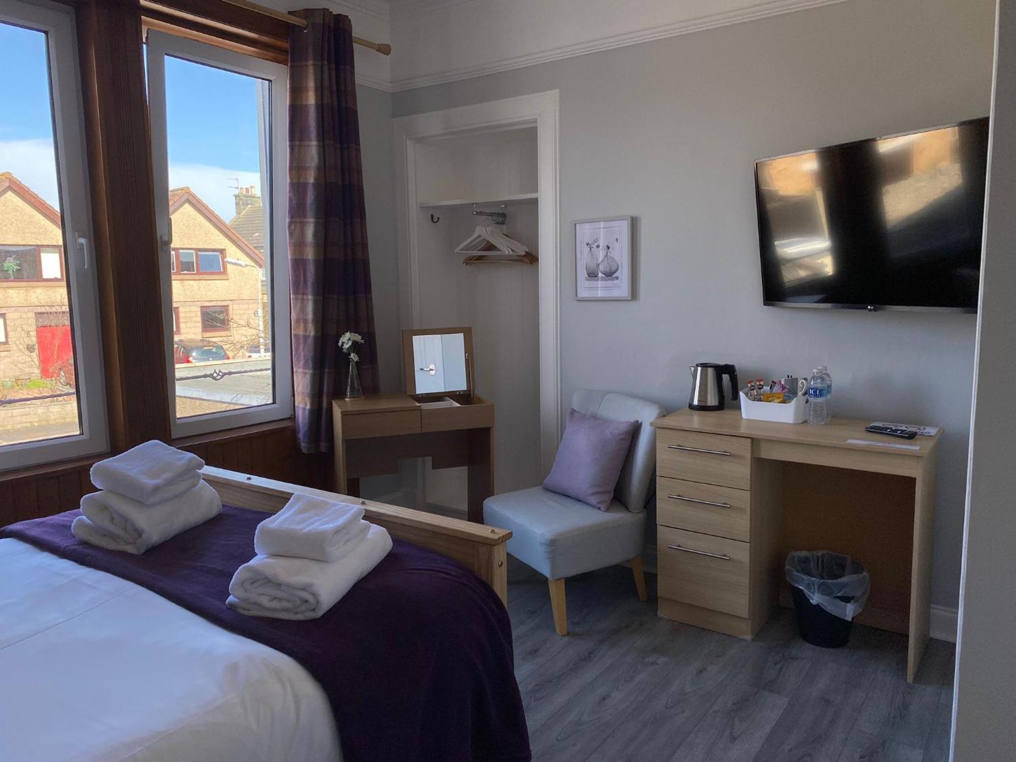 Отель The Cairns Leven Leven  Экстерьер фото