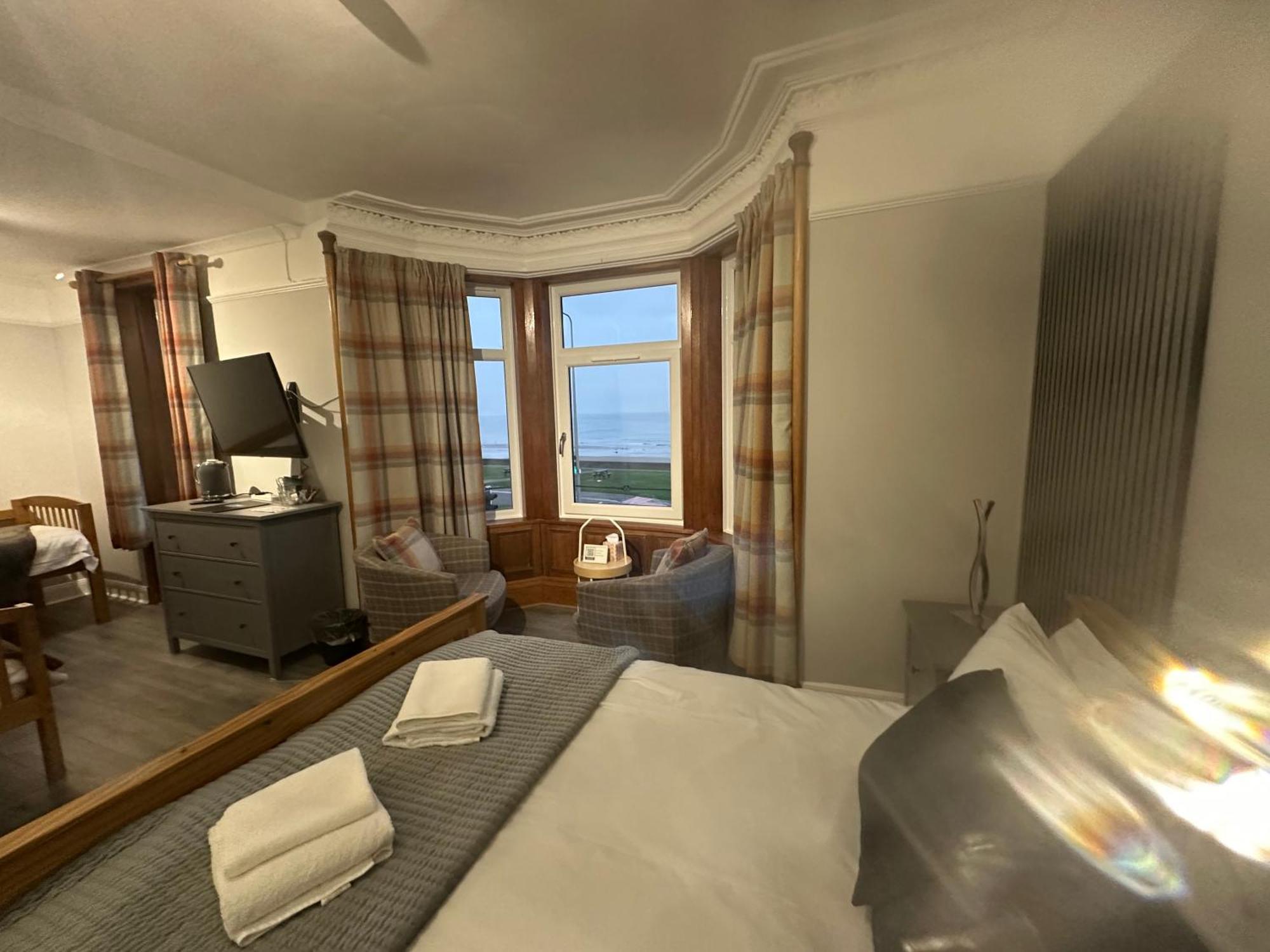 Отель The Cairns Leven Leven  Экстерьер фото